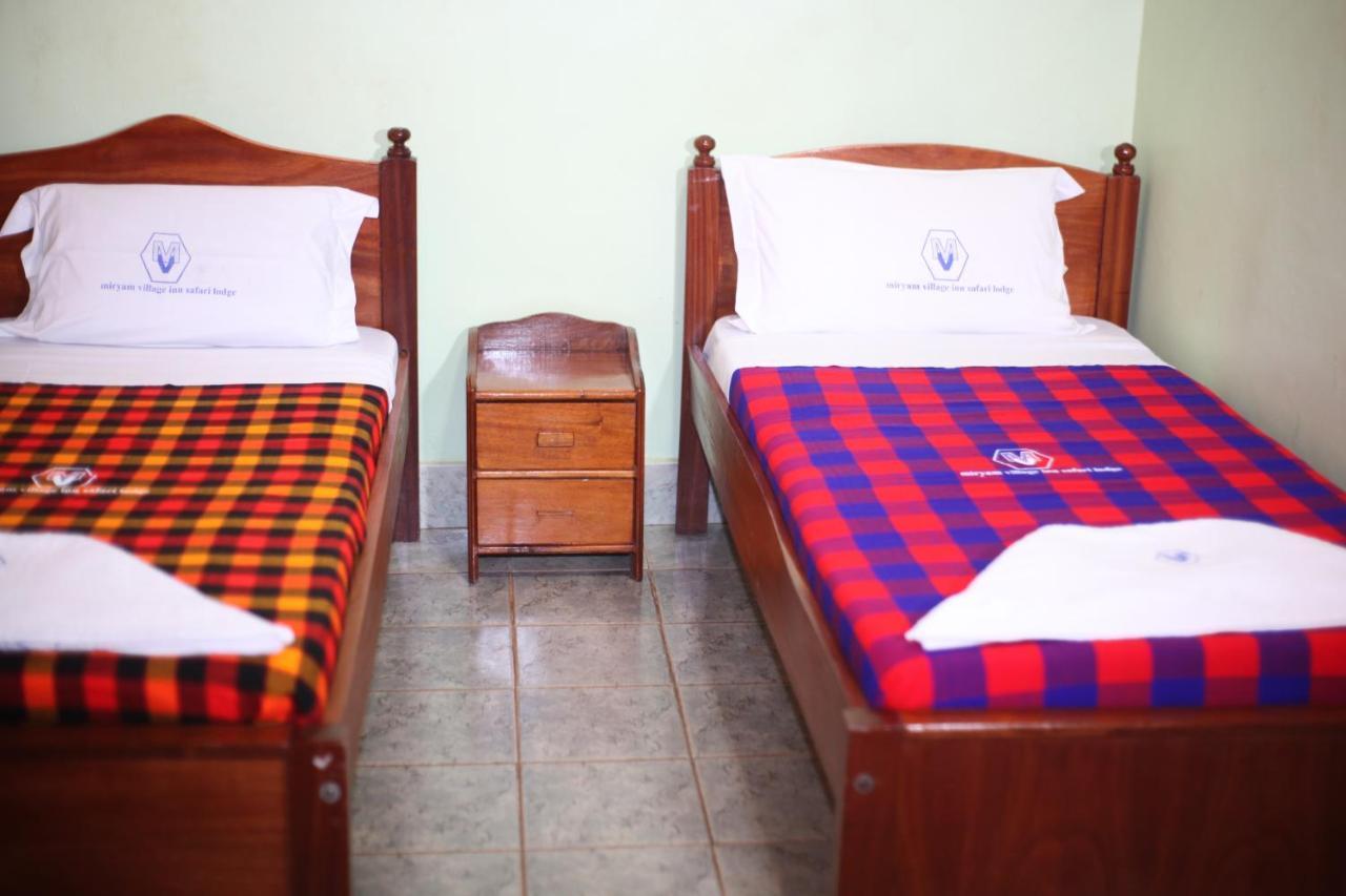 Sultan Hamud Miryams Village Inn Safari Lodge מראה חיצוני תמונה