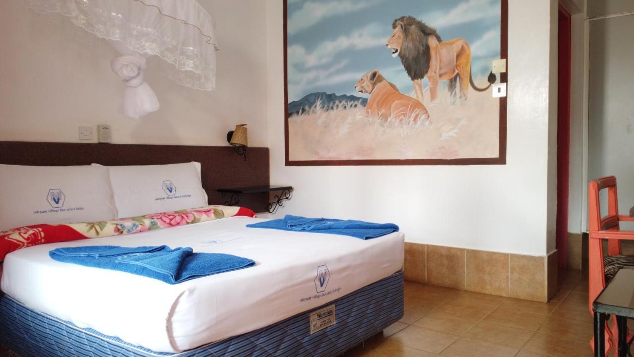 Sultan Hamud Miryams Village Inn Safari Lodge מראה חיצוני תמונה