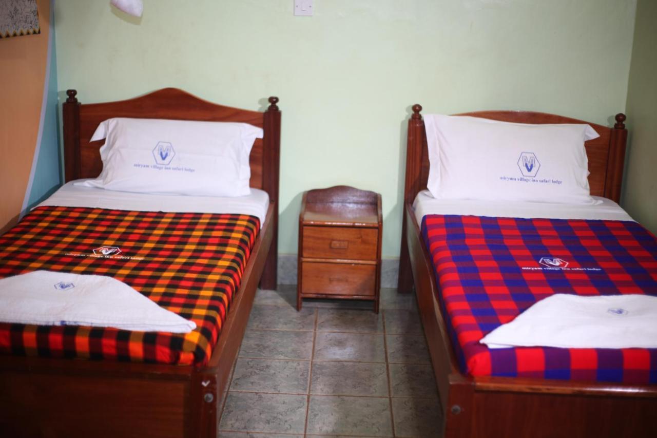 Sultan Hamud Miryams Village Inn Safari Lodge מראה חיצוני תמונה