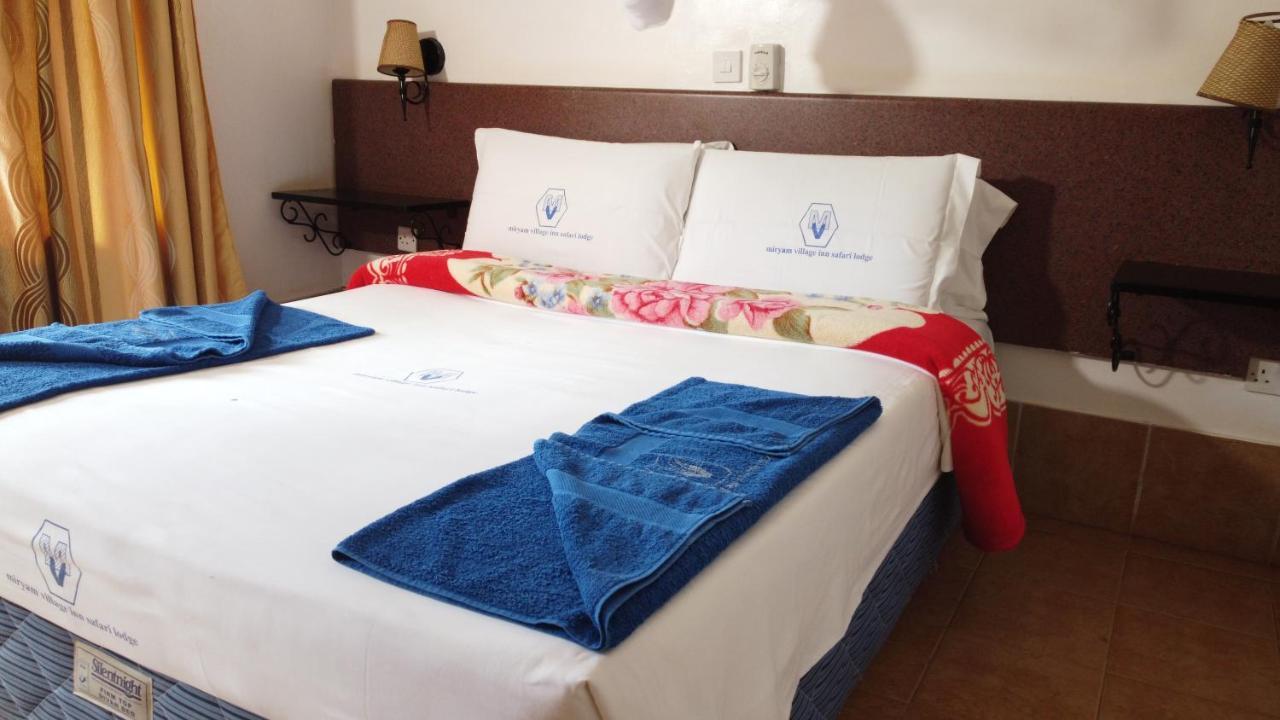 Sultan Hamud Miryams Village Inn Safari Lodge מראה חיצוני תמונה