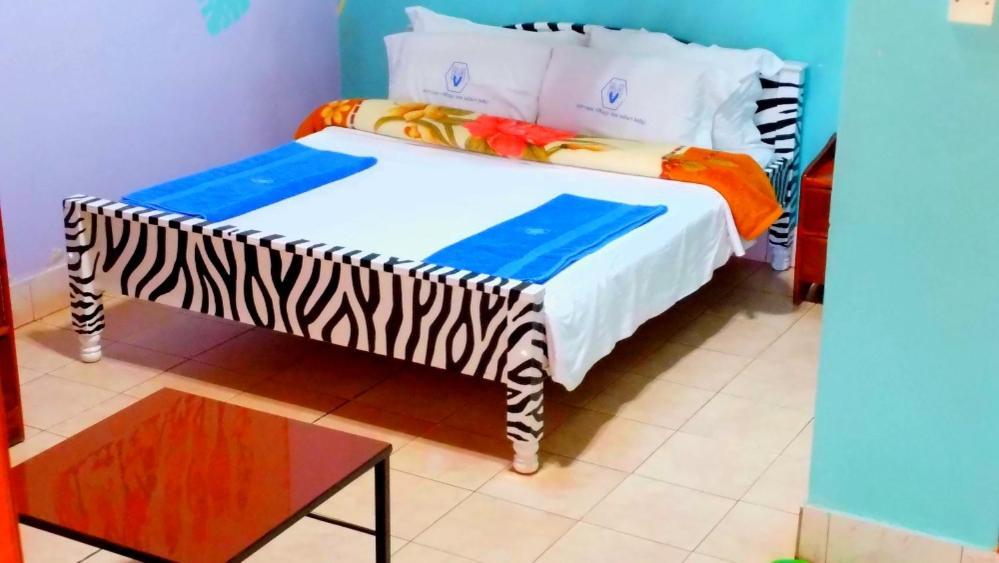 Sultan Hamud Miryams Village Inn Safari Lodge מראה חיצוני תמונה