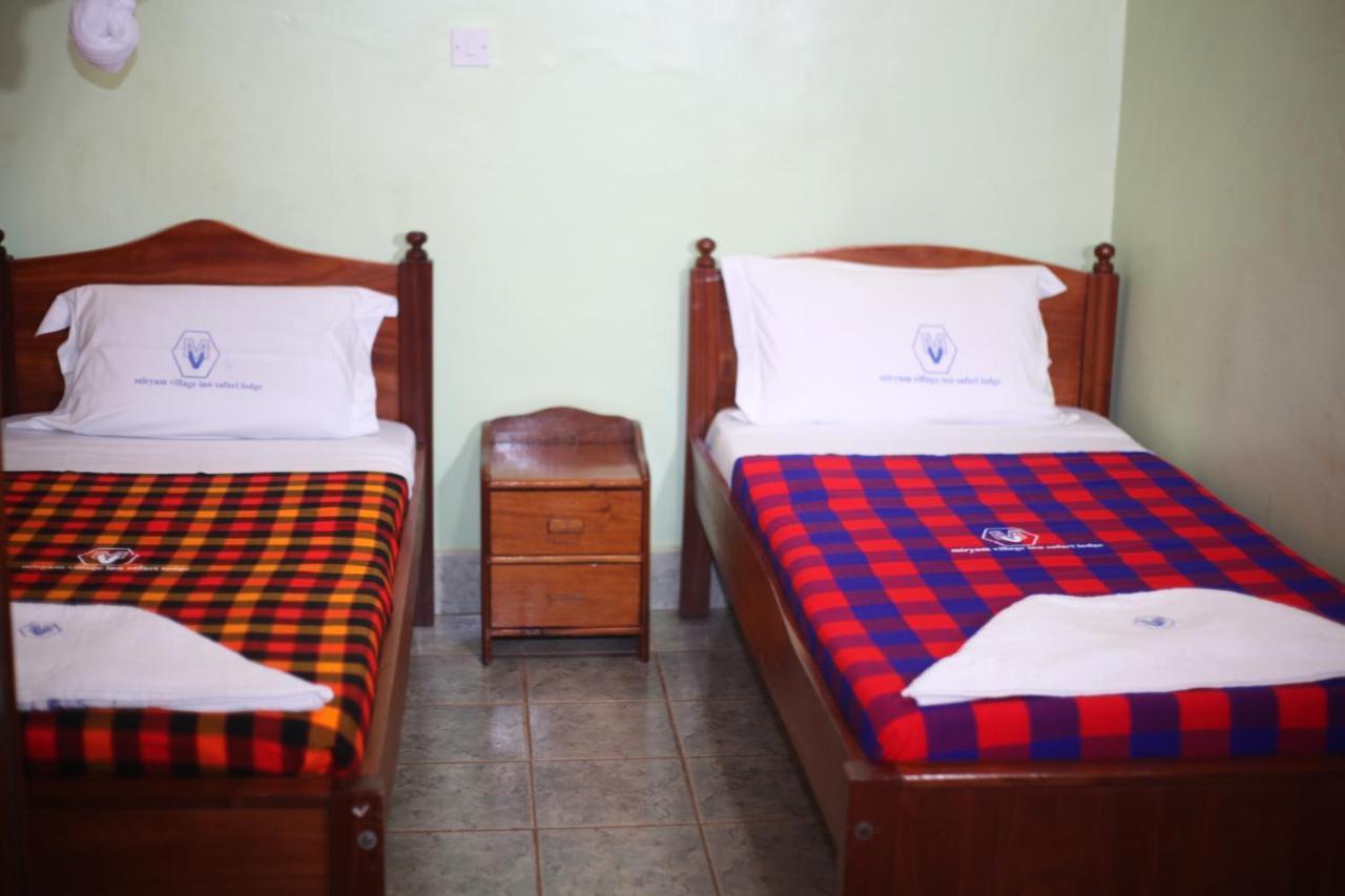 Sultan Hamud Miryams Village Inn Safari Lodge מראה חיצוני תמונה