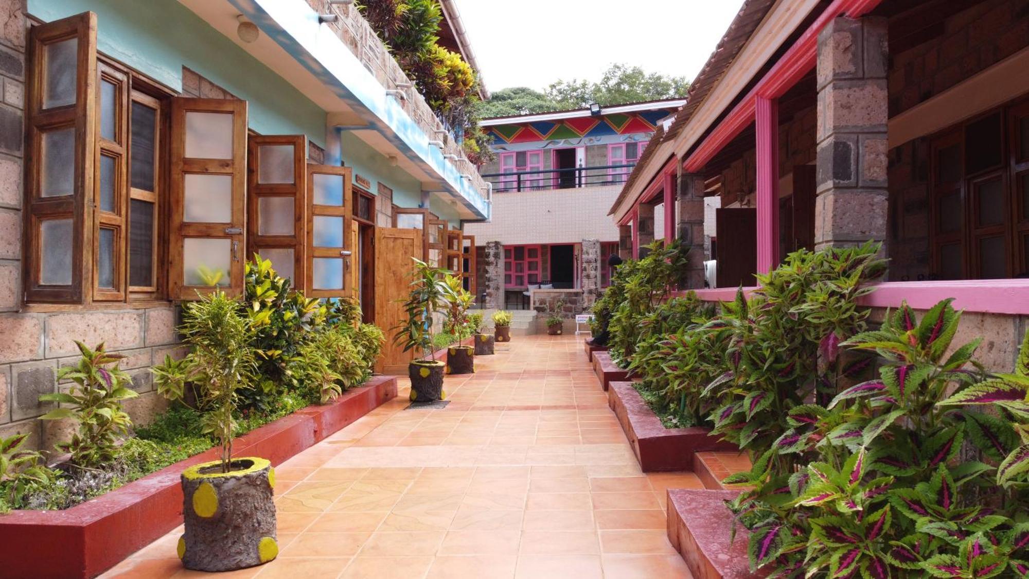 Sultan Hamud Miryams Village Inn Safari Lodge מראה חיצוני תמונה