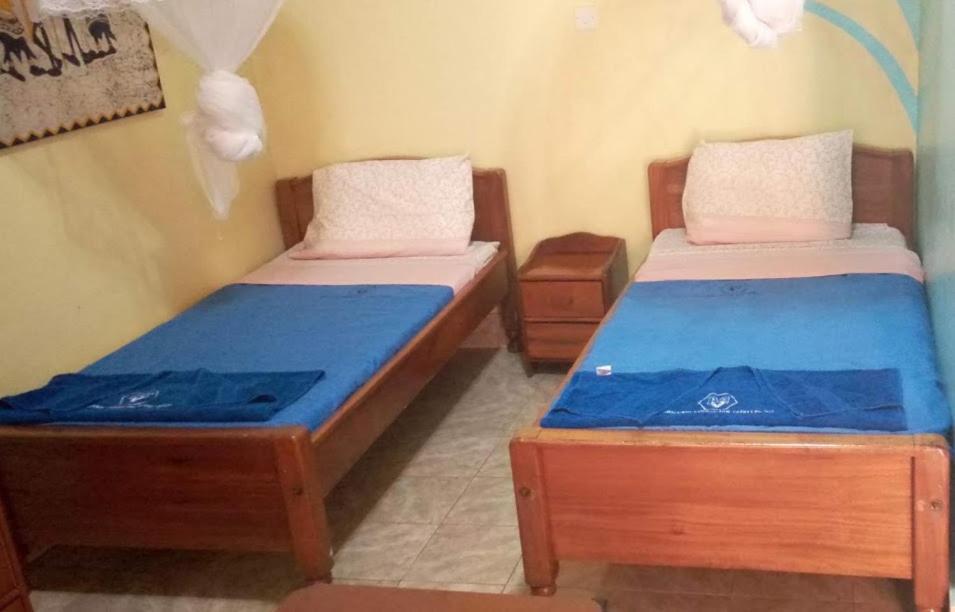 Sultan Hamud Miryams Village Inn Safari Lodge מראה חיצוני תמונה
