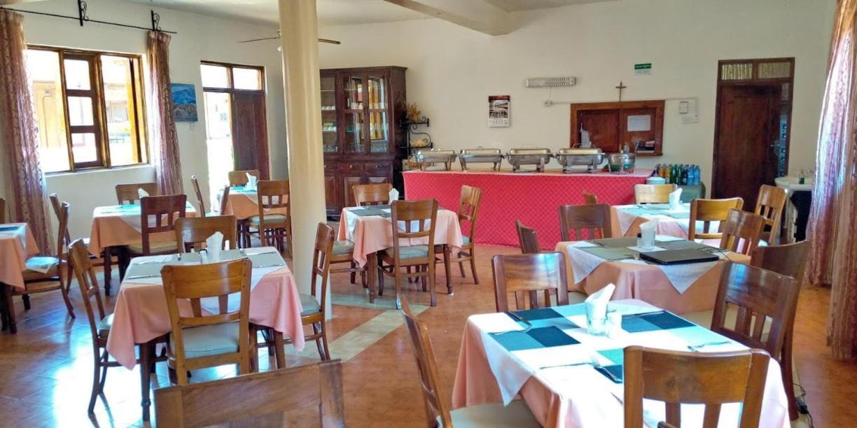 Sultan Hamud Miryams Village Inn Safari Lodge מראה חיצוני תמונה