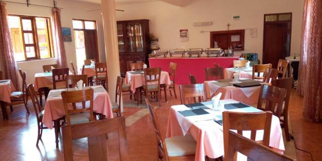 Sultan Hamud Miryams Village Inn Safari Lodge מראה חיצוני תמונה