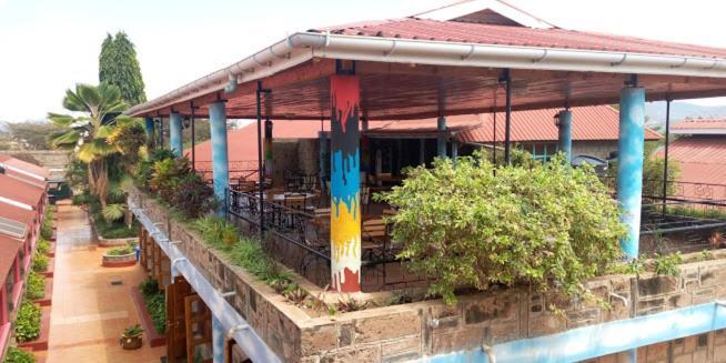 Sultan Hamud Miryams Village Inn Safari Lodge מראה חיצוני תמונה