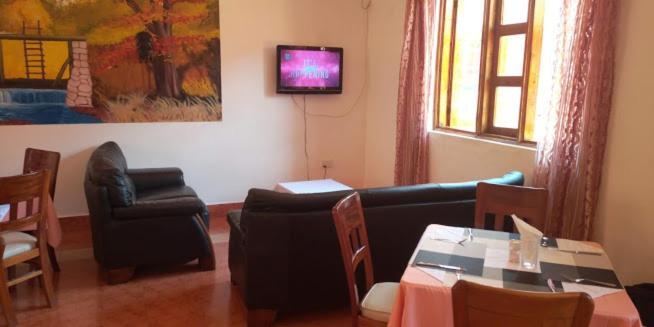 Sultan Hamud Miryams Village Inn Safari Lodge מראה חיצוני תמונה